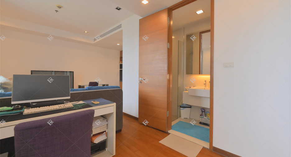 For sale 1 bed condo in Khlong Toei, Bangkok