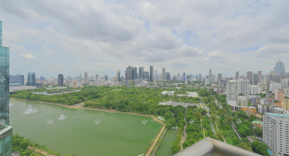 For rent 3 bedrooms condo in Khlong Toei, Bangkok