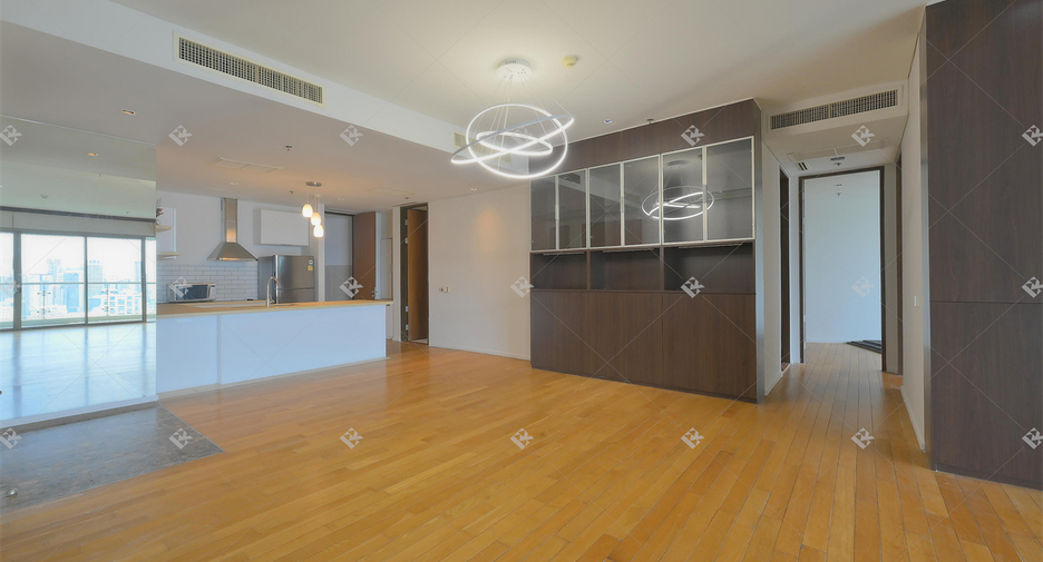 For rent 3 bedrooms condo in Khlong Toei, Bangkok