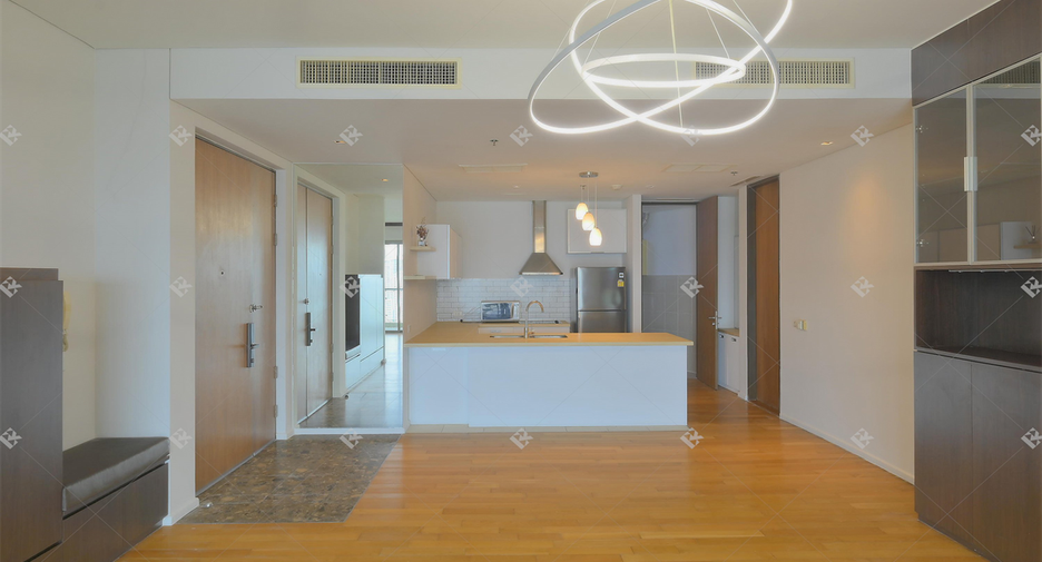 For rent 3 bedrooms condo in Khlong Toei, Bangkok