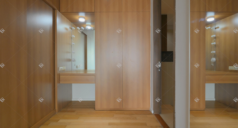 For rent 3 bedrooms condo in Khlong Toei, Bangkok