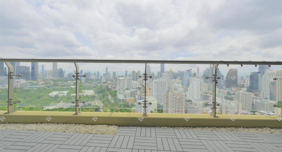 For rent 3 bedrooms condo in Khlong Toei, Bangkok
