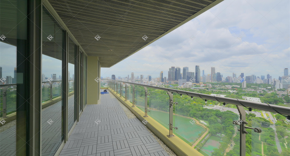 For rent 3 bedrooms condo in Khlong Toei, Bangkok