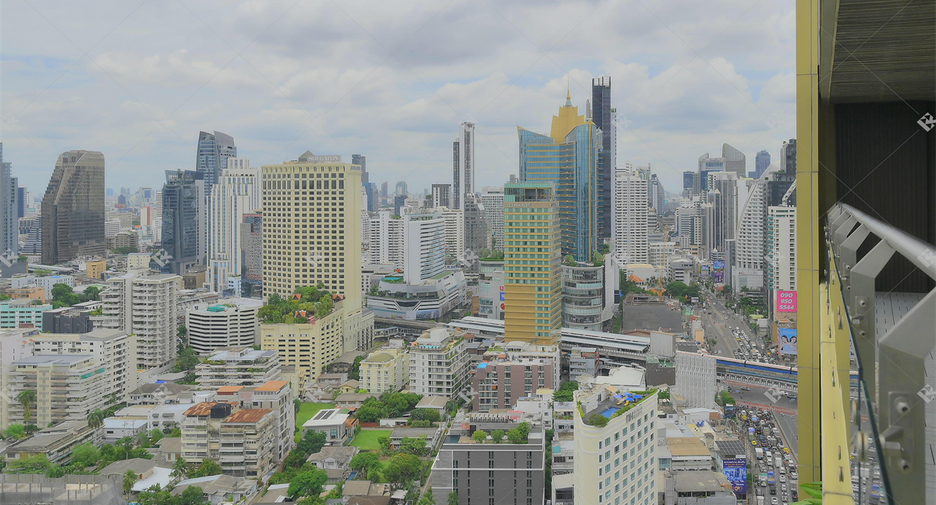 For rent 3 bedrooms condo in Khlong Toei, Bangkok
