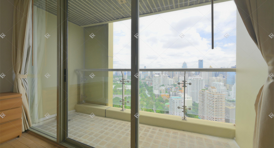 For rent 3 bedrooms condo in Khlong Toei, Bangkok