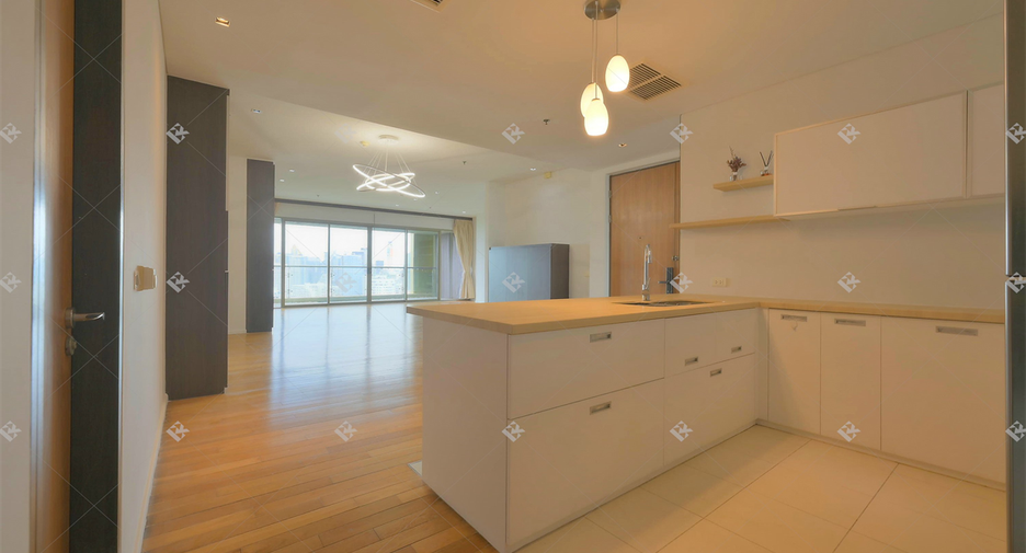 For rent 3 bedrooms condo in Khlong Toei, Bangkok