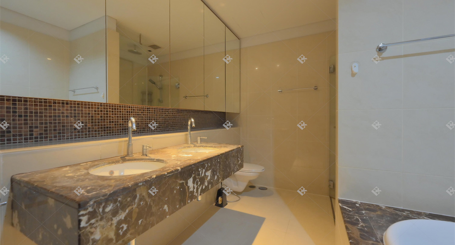 For rent 3 bedrooms condo in Khlong Toei, Bangkok