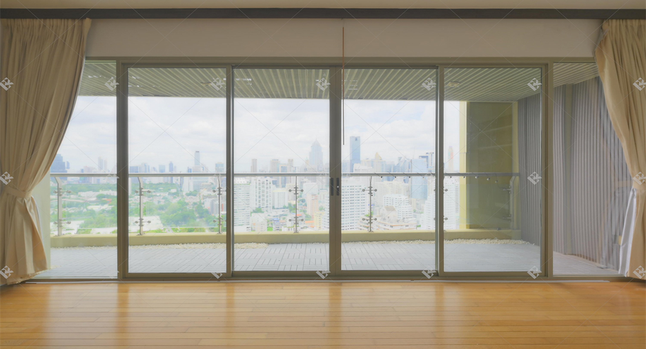 For rent 3 bedrooms condo in Khlong Toei, Bangkok