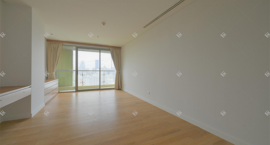 For rent 3 bedrooms condo in Khlong Toei, Bangkok