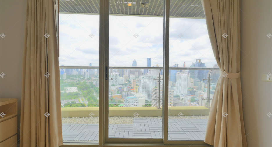 For rent 3 bedrooms condo in Khlong Toei, Bangkok