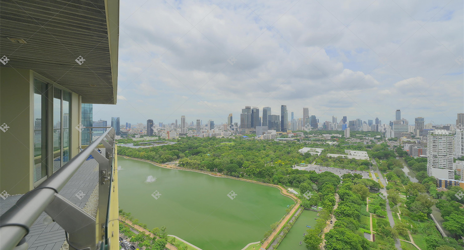 For rent 3 bedrooms condo in Khlong Toei, Bangkok