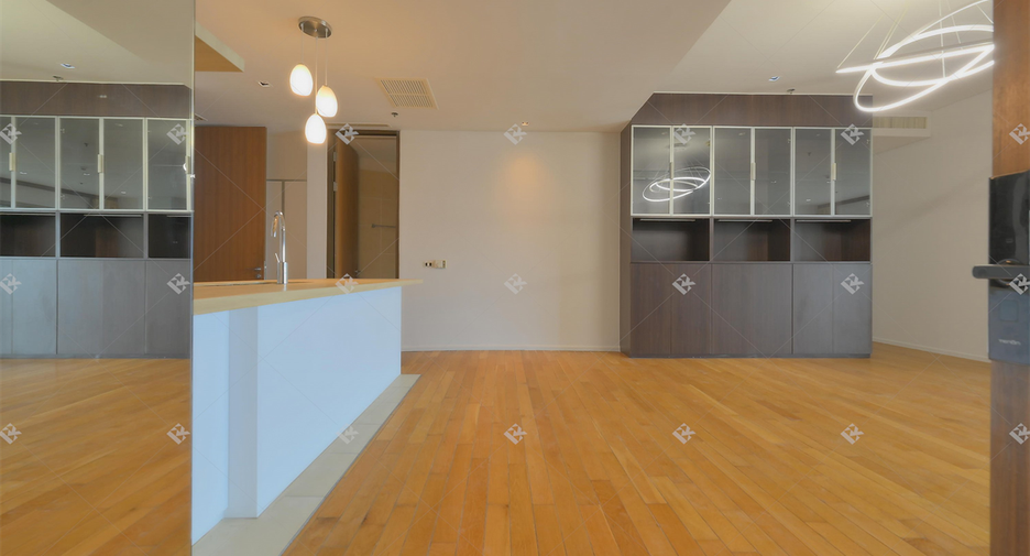 For rent 3 bedrooms condo in Khlong Toei, Bangkok