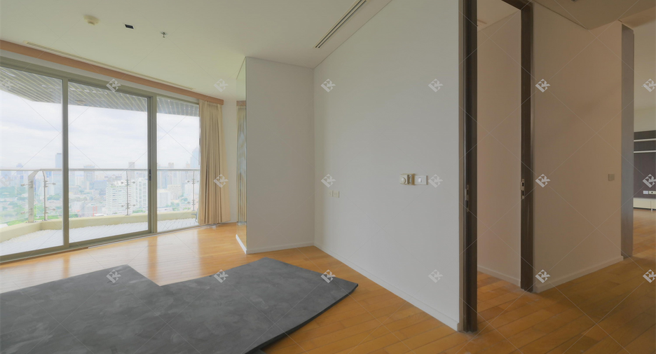 For rent 3 bedrooms condo in Khlong Toei, Bangkok