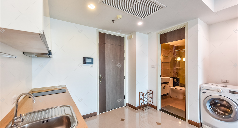 For rent 1 bed condo in Sathon, Bangkok