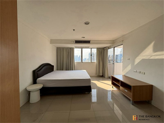 For rent 3 bedrooms condo in Khlong Toei, Bangkok