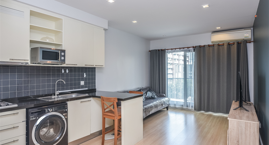 For rent 2 bedrooms condo in Sathon, Bangkok