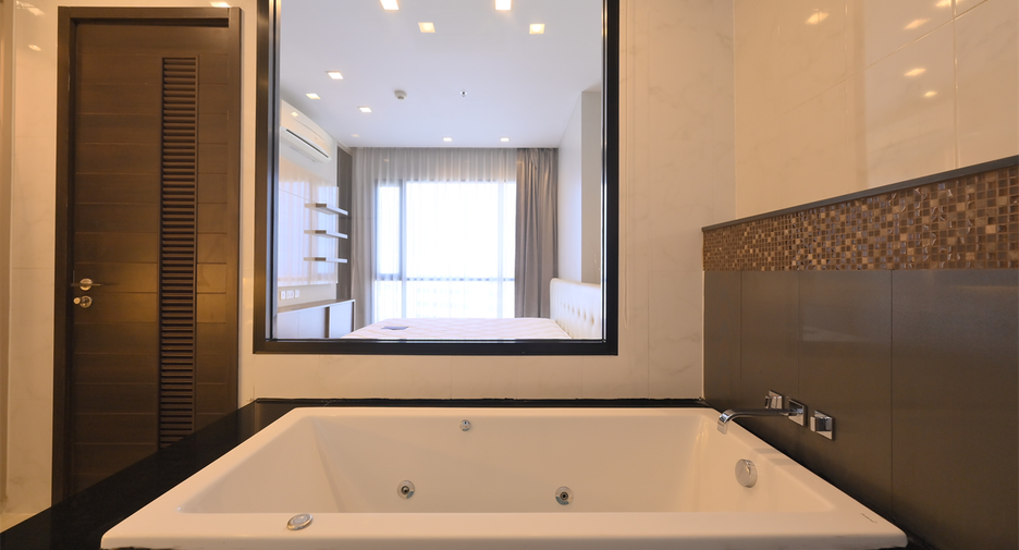 For sale 2 bedrooms condo in Huai Khwang, Bangkok
