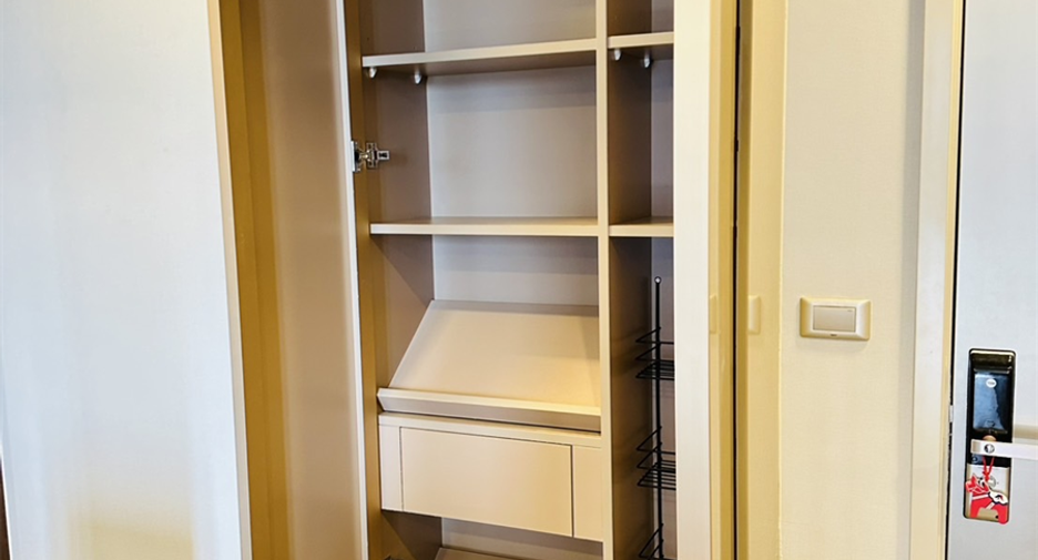 Condo en alquiler de 1 habitaciones en Huai Khwang, Bangkok