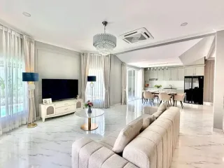 Casa en venta de 4 habitaciones en Bang Lamung, Chonburi