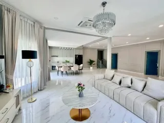 Casa en venta de 4 habitaciones en Bang Lamung, Chonburi