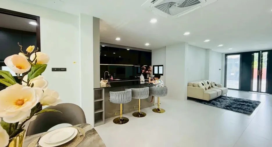 ให้เช่า 5 ห้องนอน บ้านเดี่ยว ใน จอมเทียน, พัทยา
