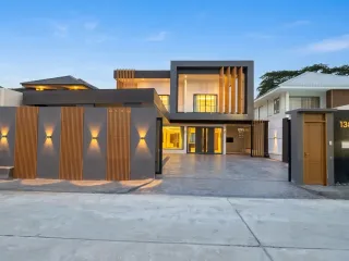 Haus zur Miete mit 5 Zimmer in Bang Lamung, Chonburi