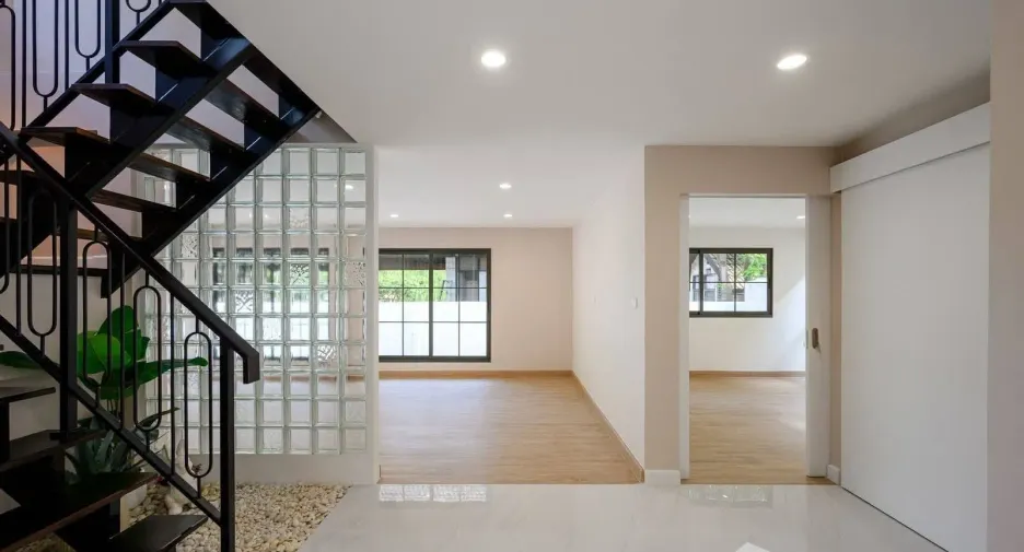For sale 4 bedrooms house in Bang Na, Bangkok