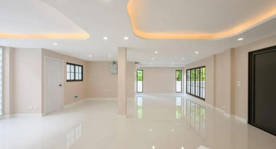 For sale 4 bedrooms house in Bang Na, Bangkok