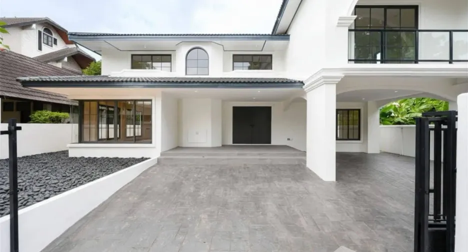 For sale 4 bedrooms house in Bang Na, Bangkok