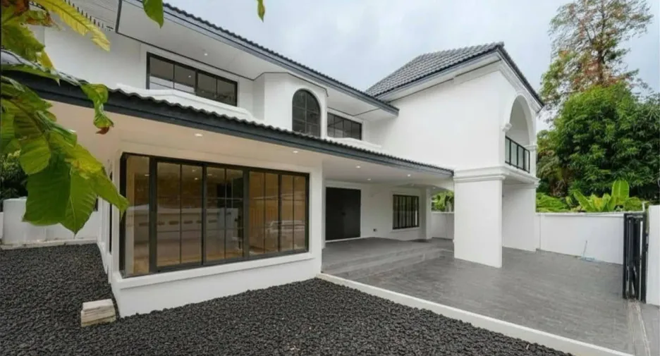 For sale 4 bedrooms house in Bang Na, Bangkok