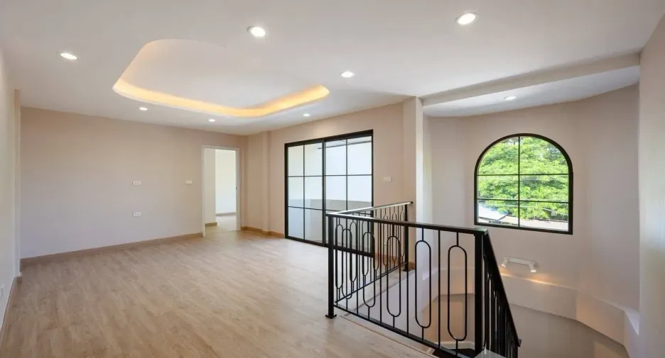 For sale 4 bedrooms house in Bang Na, Bangkok
