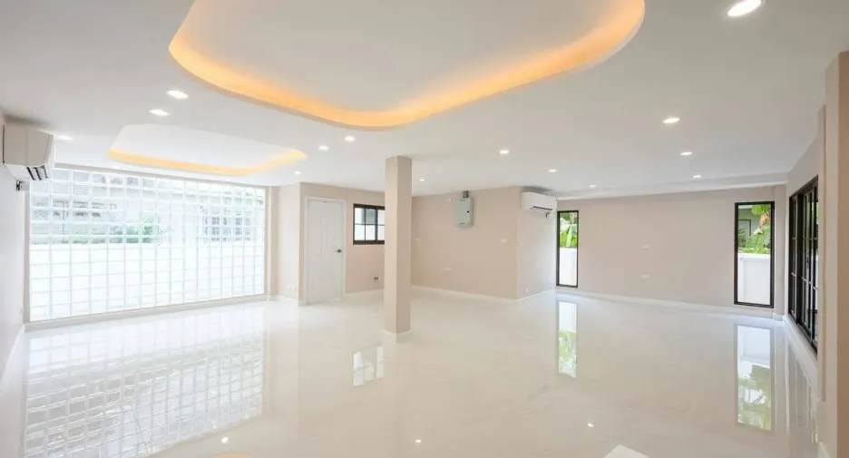 For sale 4 bedrooms house in Bang Na, Bangkok