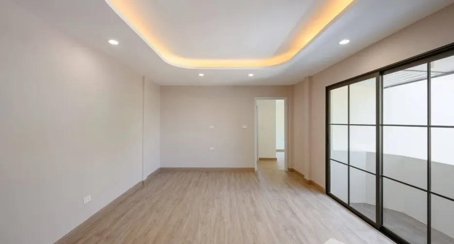 For sale 4 bedrooms house in Bang Na, Bangkok