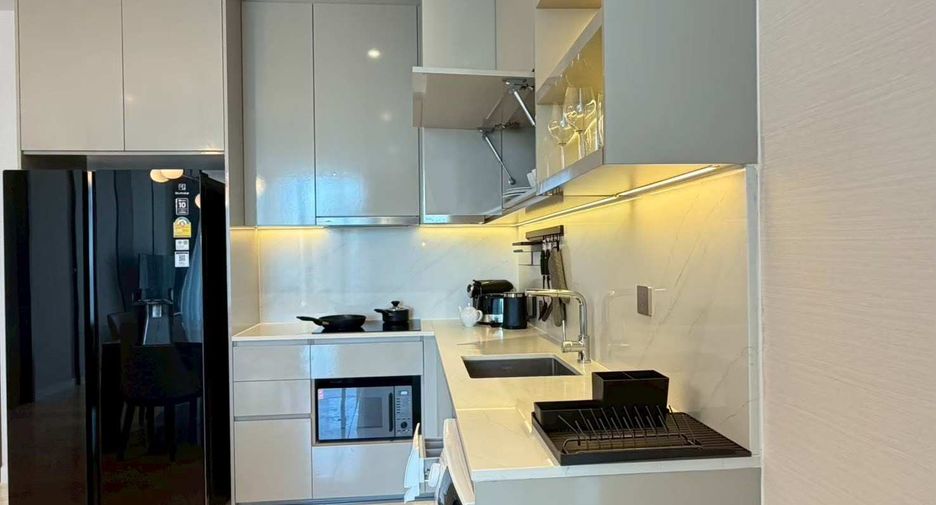 For rent 3 bedrooms condo in Sathon, Bangkok