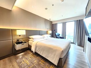 For rent 3 bedrooms condo in Watthana, Bangkok