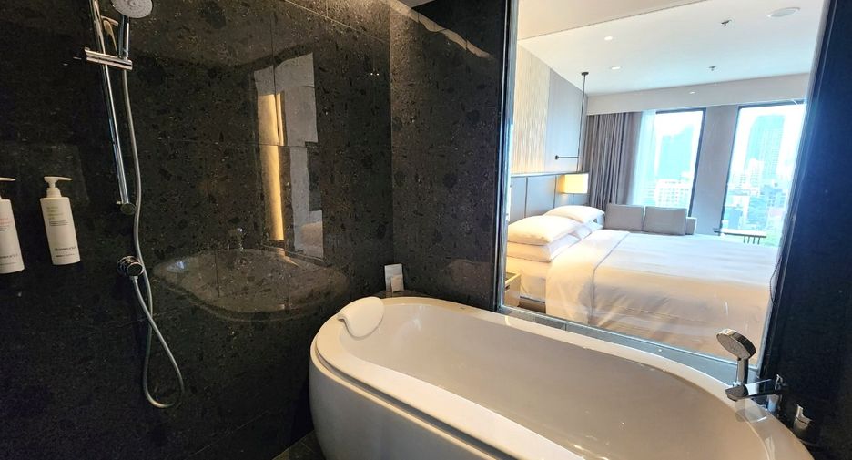 For rent 3 bedrooms condo in Watthana, Bangkok
