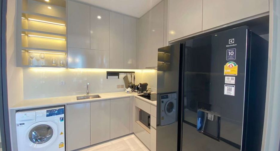 For rent 3 bedrooms condo in Sathon, Bangkok