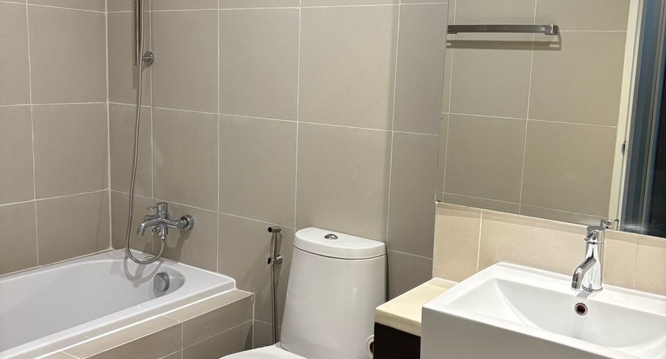 For rent 2 bedrooms condo in Khlong Toei, Bangkok