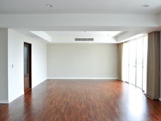 For rent 4 bedrooms condo in Watthana, Bangkok