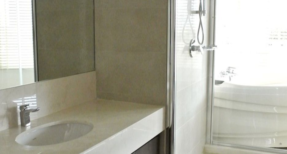 For rent 4 bedrooms condo in Watthana, Bangkok