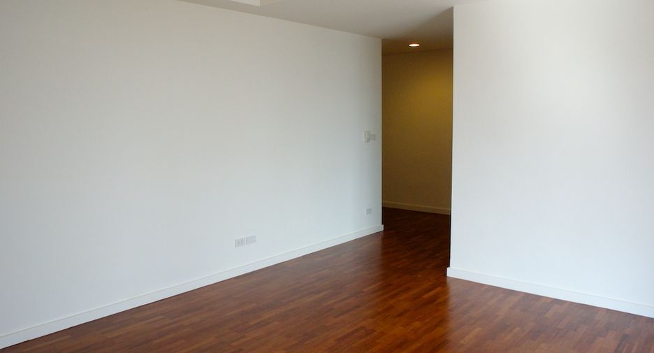 For rent 4 bedrooms condo in Watthana, Bangkok