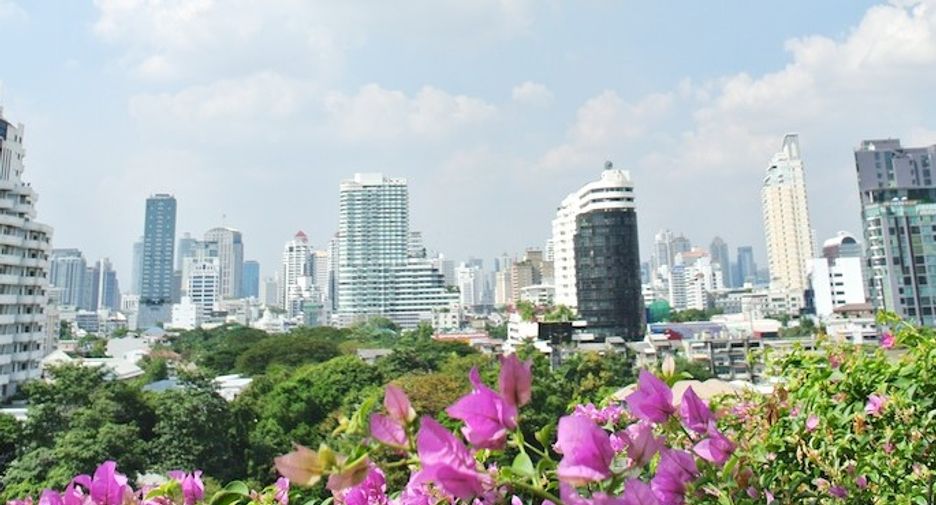 For rent 4 bedrooms condo in Watthana, Bangkok