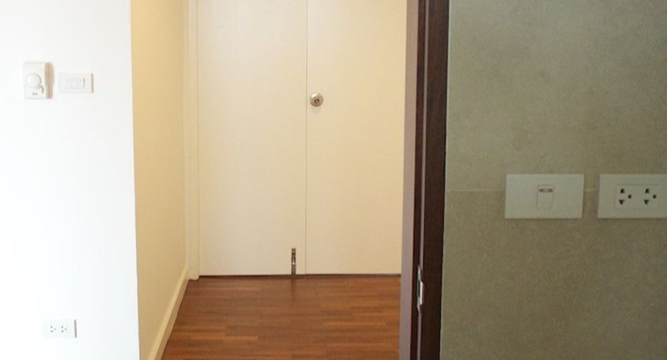 For rent 4 bedrooms condo in Watthana, Bangkok