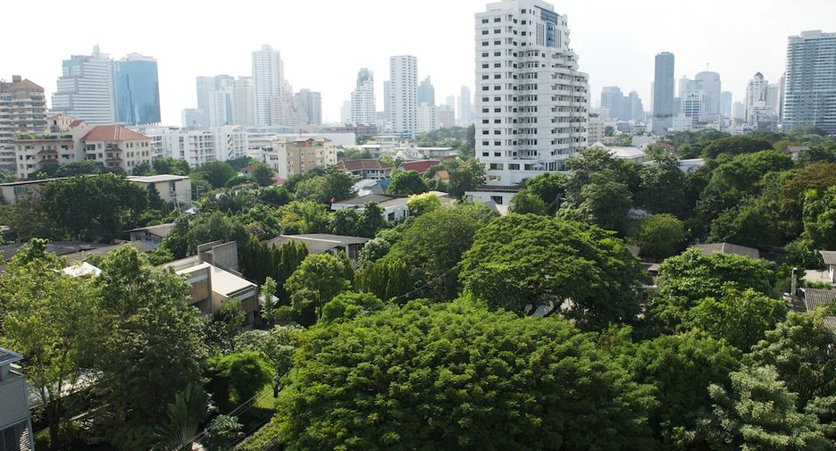 For rent 4 bedrooms condo in Watthana, Bangkok