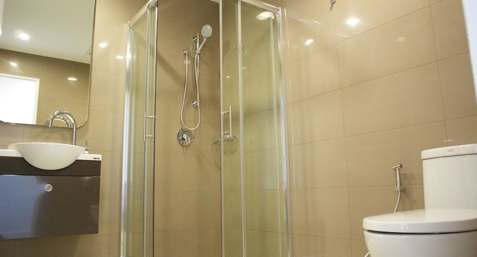 For rent 4 bedrooms condo in Watthana, Bangkok