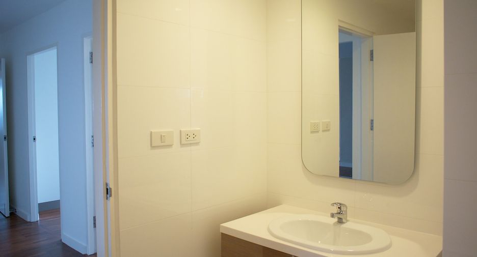 For rent 4 bedrooms condo in Watthana, Bangkok