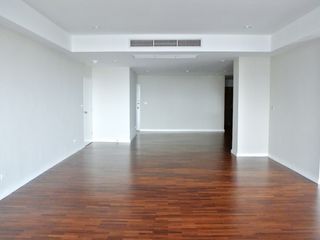 For rent 4 bedrooms condo in Watthana, Bangkok