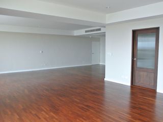 For rent 4 bedrooms condo in Watthana, Bangkok