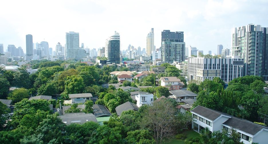 For rent 4 bedrooms condo in Watthana, Bangkok