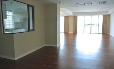 For rent 4 bedrooms condo in Watthana, Bangkok